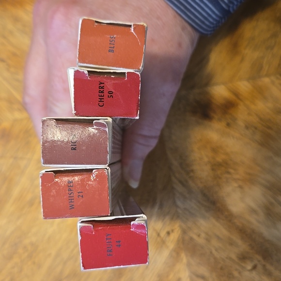 Almay Stay Smooth Anti-Chap Lip Color - Set Of 5 - Picture 2 of 10